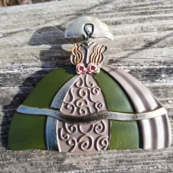 broche de meninas con esmaltado verde