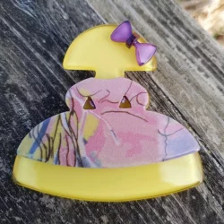 broche de meninas resina mate amarilla