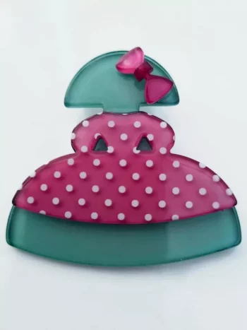 broche de meninas de resina mate rosa y verde agua con lunares